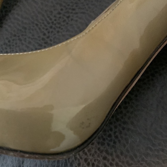 Stuart Weitzman champagne patent leather heels size 8 - Picture 13 of 13